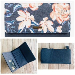 NWOT Roxy Hazy Daze Trifold Wallet